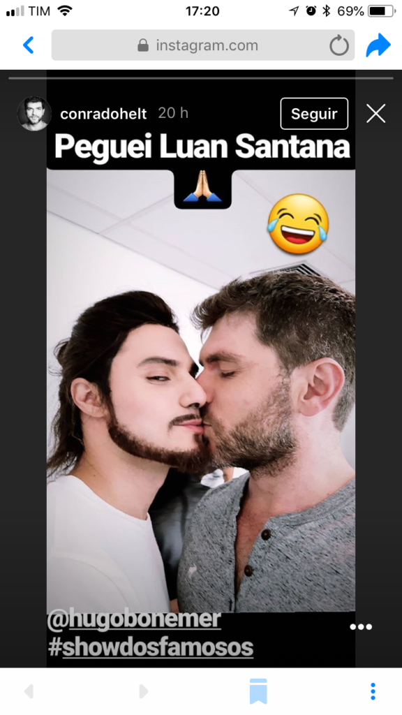 Hugo Bonemer beija namorado em camarim da Globo
