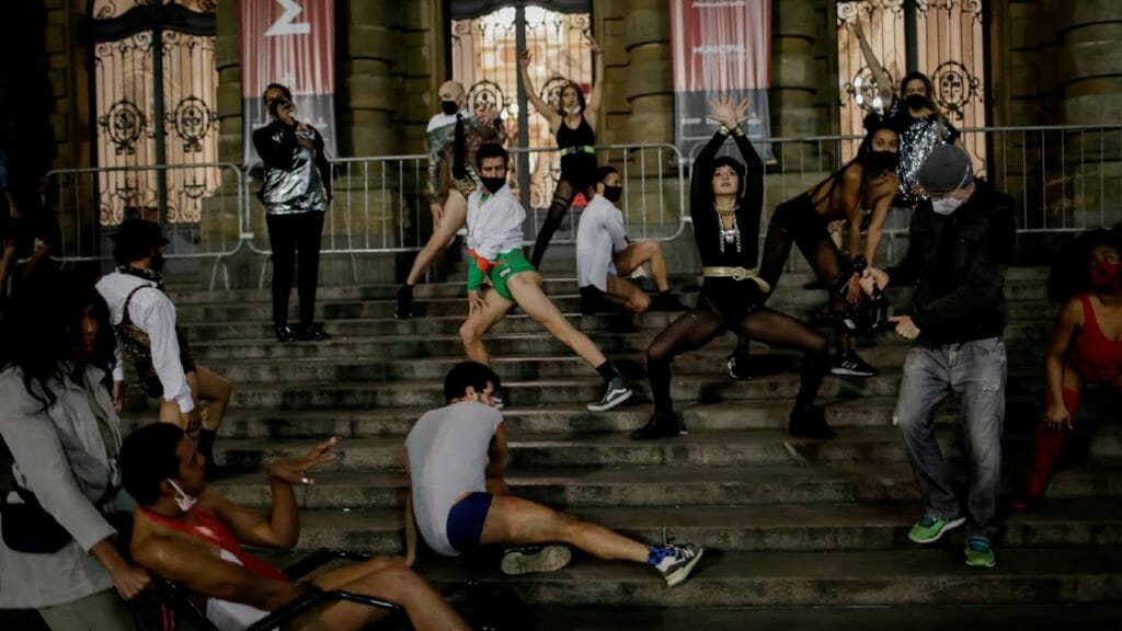 Grupos Mexa e GRUA - Gentleman de Rua, apresentam "Conversa Pra Boy Dormir" na Bienal Sesc de Dança 2021