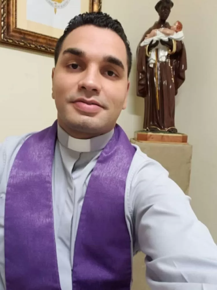 Padre Ismael Almeida Santana é acusado de violência