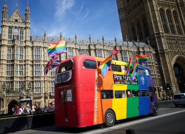 Ônibus gay no Reino Unido