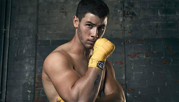 Nick Jonas vive o lutador gay Nate Kulina na série 