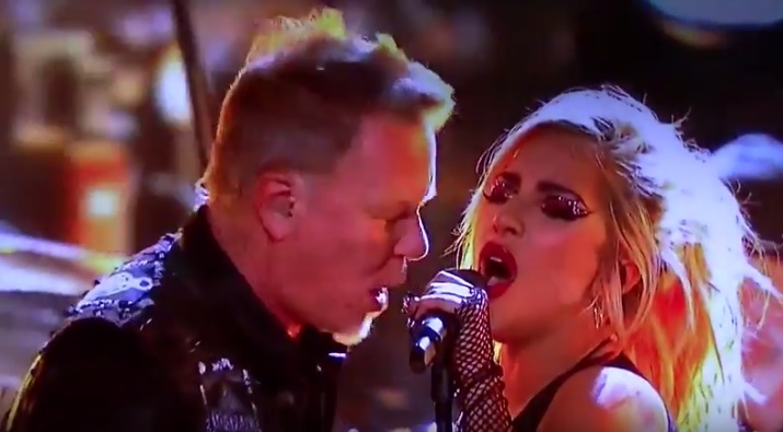Lady Gaga e Metallica durante apresentação no Grammy 2017