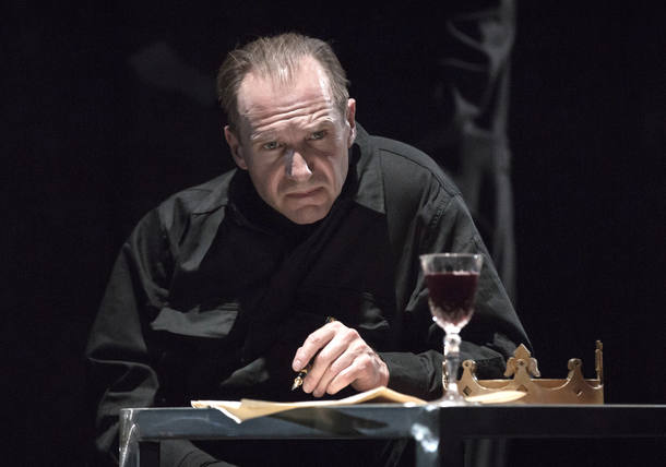 Ralph Fiennes interpreta 'Richard III', de Shakespeare