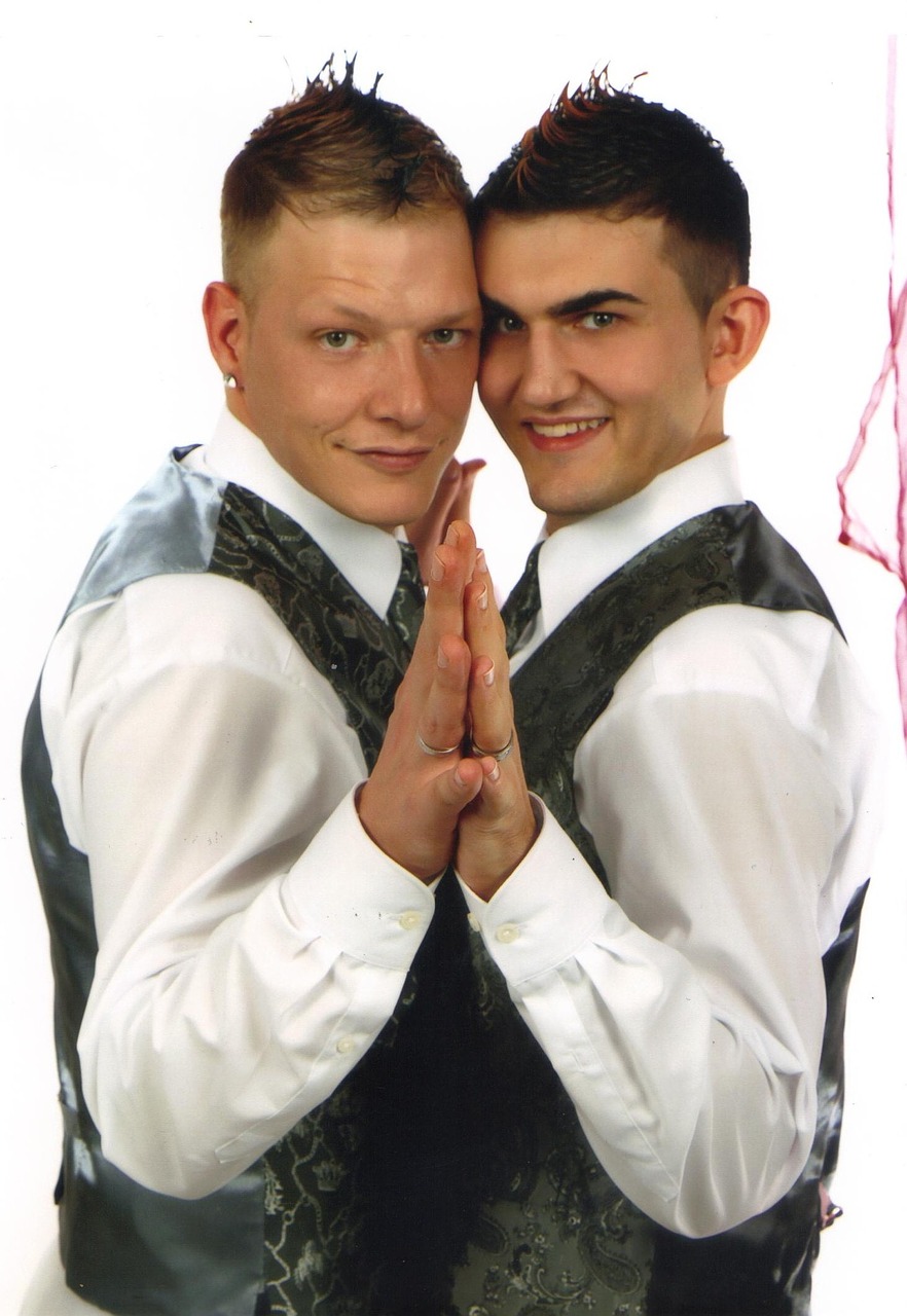 A pesquisa concluiu que irmãos caçulas são mais propensos à serem homossexuais