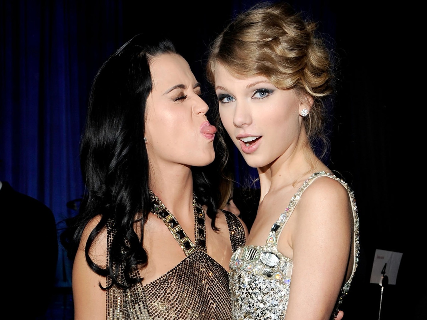Em entrevista, Katy Perry decidiu encerrar briga com Taylor Swift.
