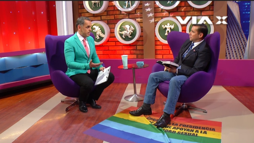 Pastor pisa em bandeira LGBT durante programa de TV, no Chile.