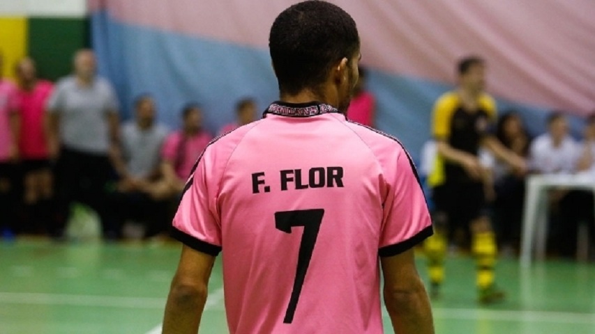 O jogador LGBT Flor é um dos personagens abordados na série da ESPN