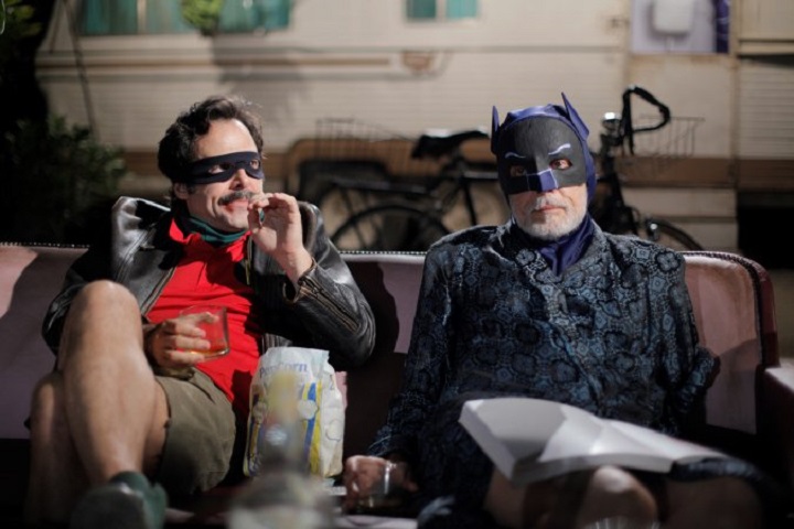 Batguno mostra cotidiano de Batman e Robin como casal gay