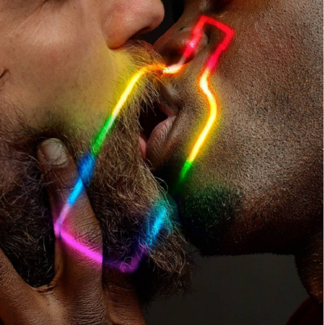 Campanha da Absolut mostra casais gays locais que pratica ainda é crime