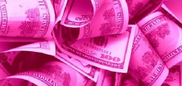 Mais empresas se dedicam a atrair o público LGBT e seu pink money