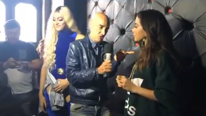 Durante a entrevista, Amin permaneceu de costas para a cantora drag. Repórter se justificou e pediu desculpas. (FOTO: Youtube)