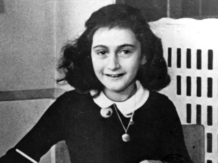 A garota Anne Frank cujo diário é considerada uma dos relatos mais importantes sobre a II Guerra Mundial (FOTO: Wikimedia Commons/Wikipedia)