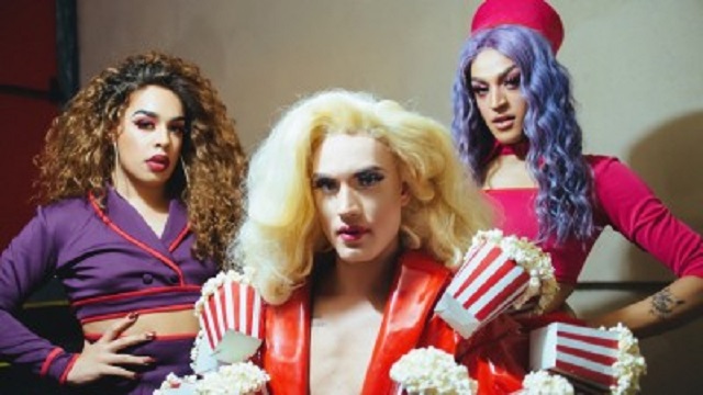 Drag queens Aretuza Lovi, Pabllo Vittar e Gloria Groove no clipe 