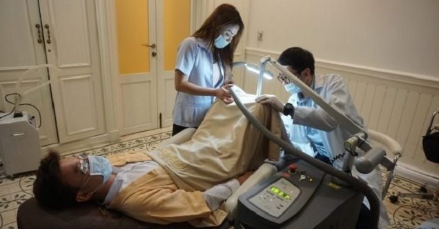 Através do laser, clínica tailandesa oferece tratamento para clarear pênis