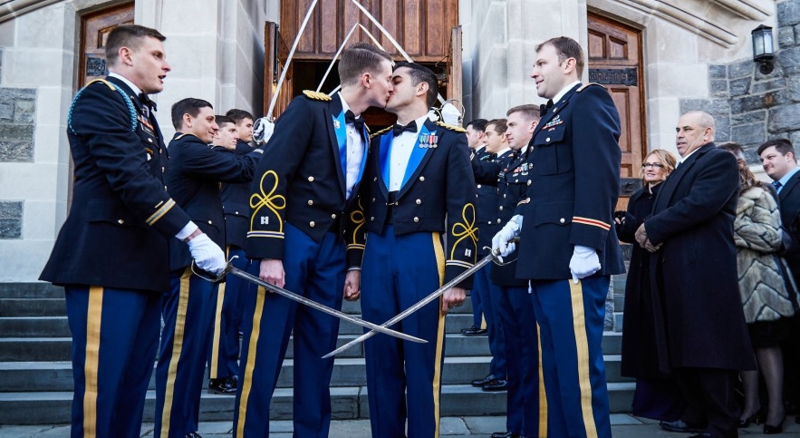 Capitães do Exército norte-americano se casaram após oito anos de relacionamento