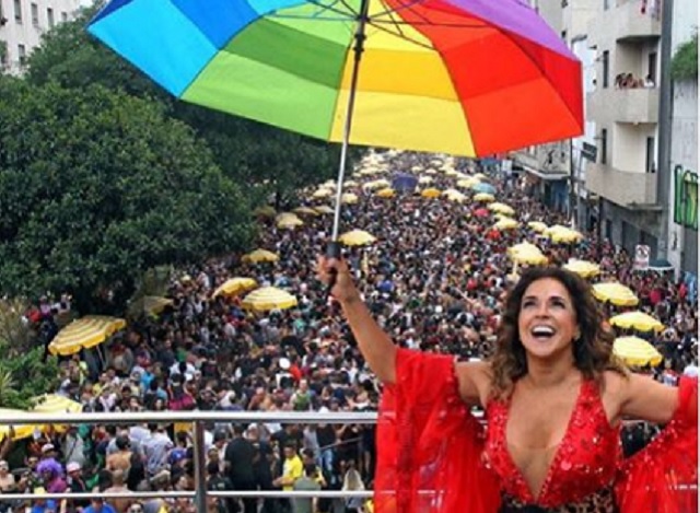 A cantora Daniela Mercury em bloco no carnaval de São Paulo