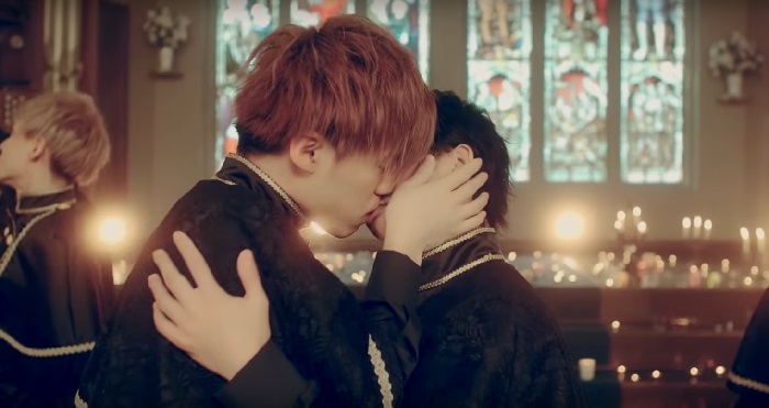 Beijo gay entre japoneses