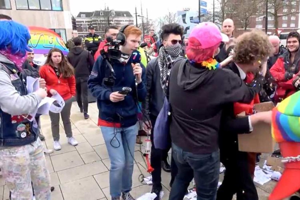 Ativistas LGBT travam combate contra grupo católico na Holanda