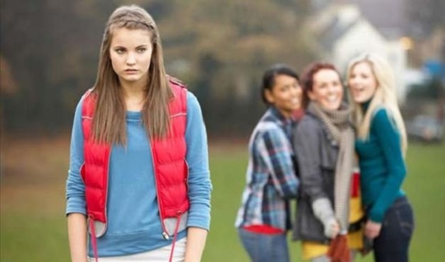 Meninas sofrem bullying nas escolas