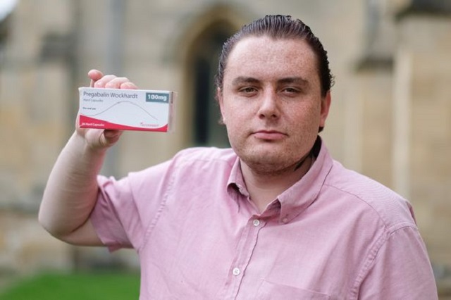 Homem britânico afirma ter virado gay após tratamento com analgésico