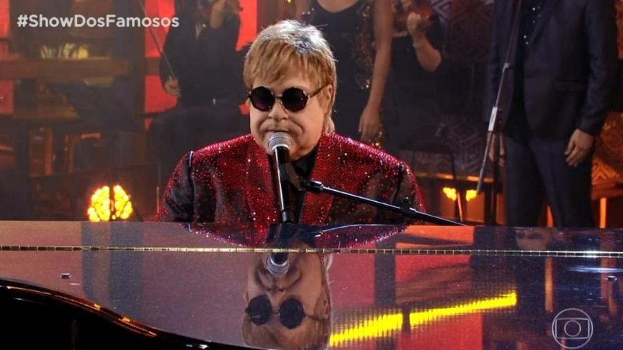 Tiago Abravanel interpreta Elton John no Faustão