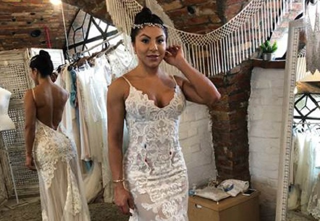 Andressa Ferreira prova vestido de noiva para casamento com Thmmy Miranda