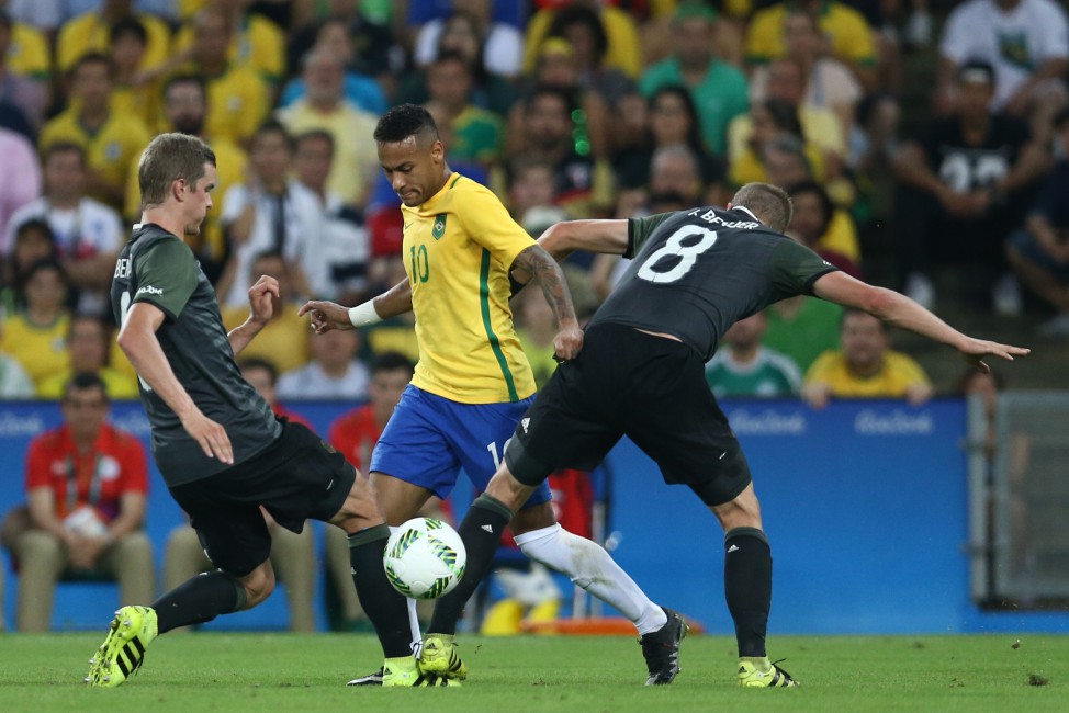 Neymar defendendo a seleção brasileira