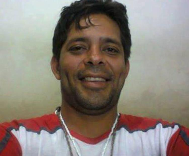 O líder LGBT baiano Marcos Cruz Santana morto em Itororó com a genitália mutilada