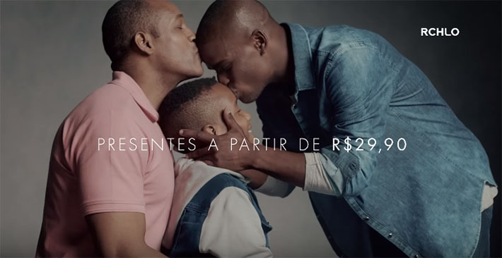 Família homoafetiva negra em campanha de dia dos pais da Riachuelo