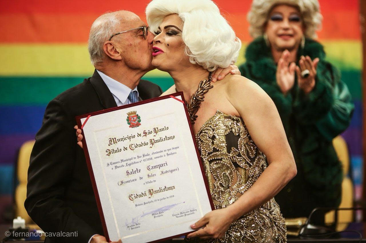 Salete Campari recebe título de Cidadã Paulistana das mãos do vereador Eduardo Suplicy