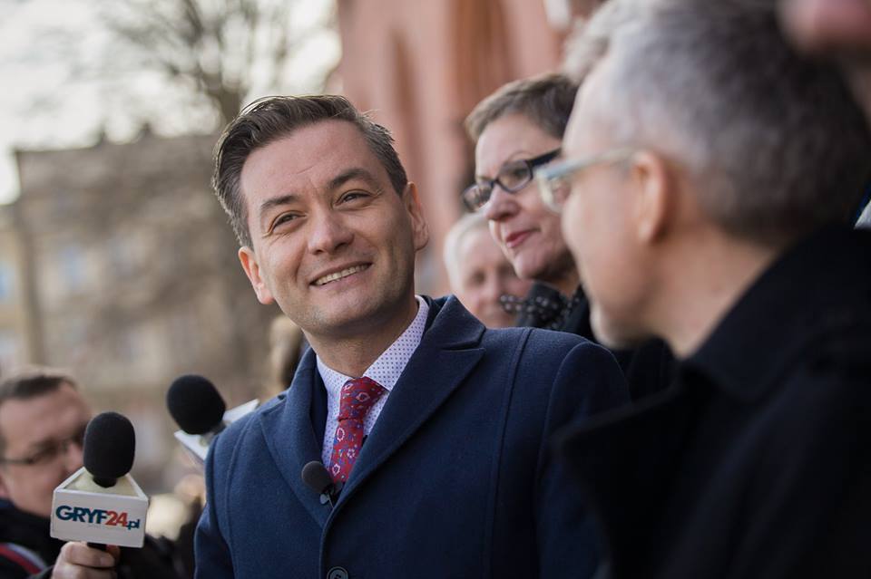 O prefeito gay da Polônia, Robert Biedron