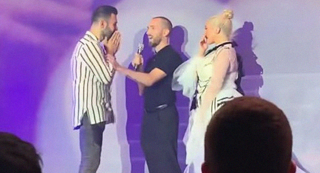 Pedido de casamento gay durante show de Christina Aguilera
