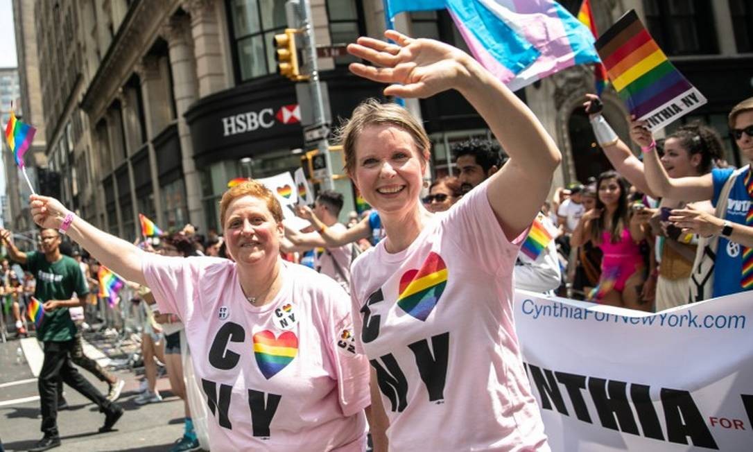 Christine Marinoni e Cynthia Nixon, na Parada do Orgulho LGBTQI+ de Nova York, em junho de 2018