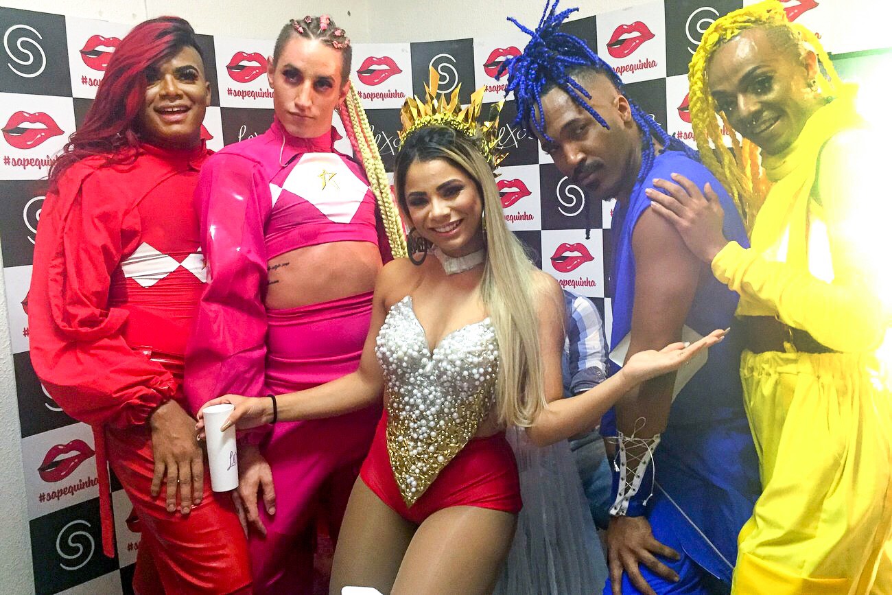 Gayband Funtastic participa de show da cantora Lexa na Festa Divina no Rio de Janeiro
