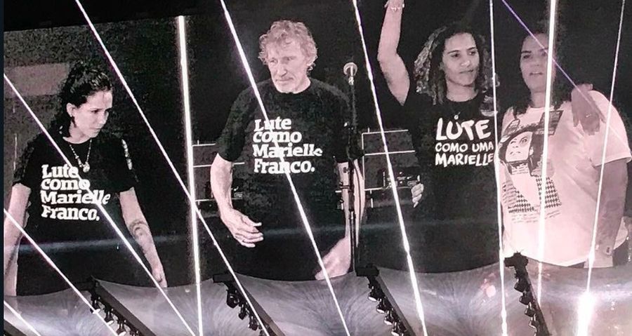 O cantor Roger Waters homenageia Marielle Franco em show no Rio