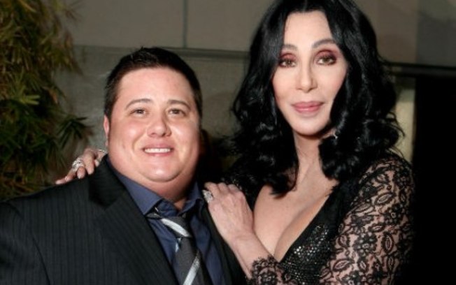 A cantora Cher e o filho trans Chaz Bono