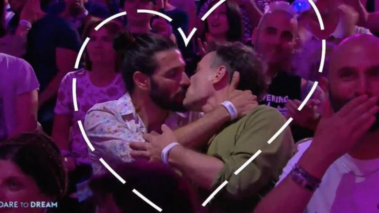 Beijo gay na platéia do Eurovision (Reprodução/TWITTER)