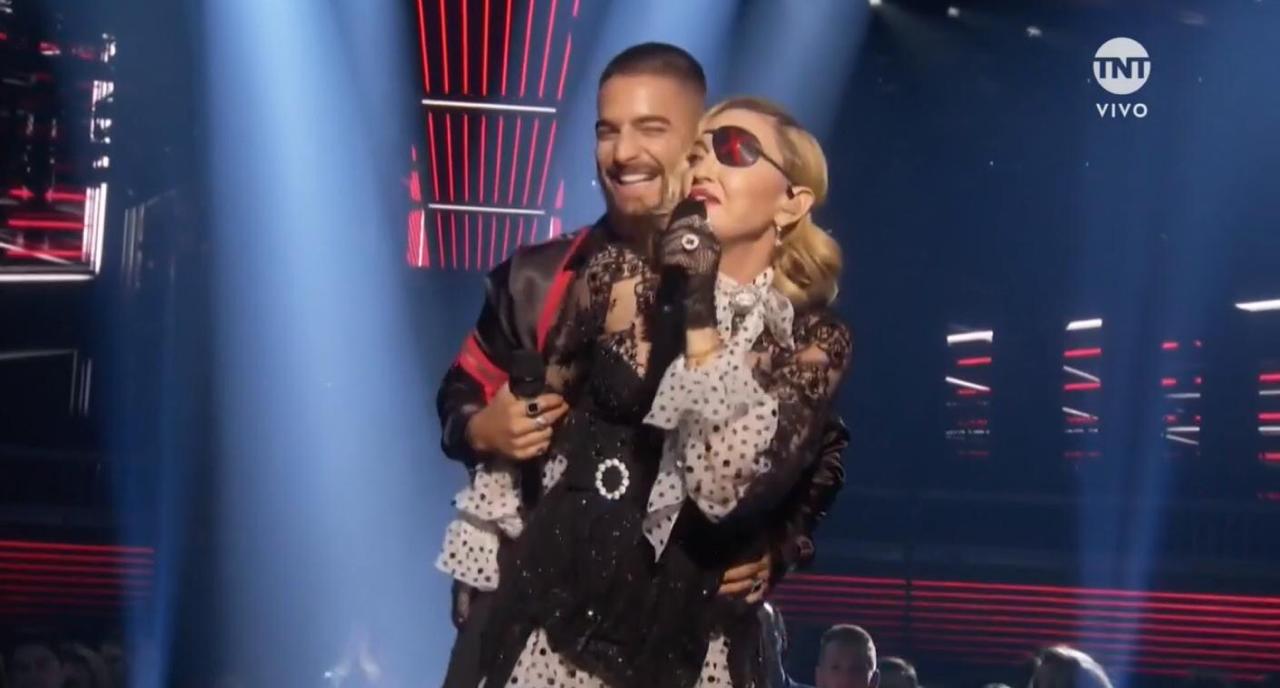 Madonna e Maluma no Billboard Music Awards (Reprodução/TNT)