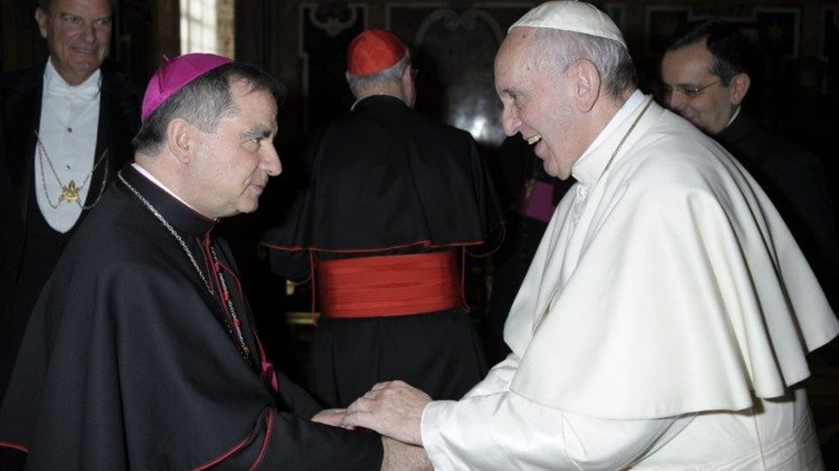 Papa Francesco e Mons. Giovanni Angelo Becciu
