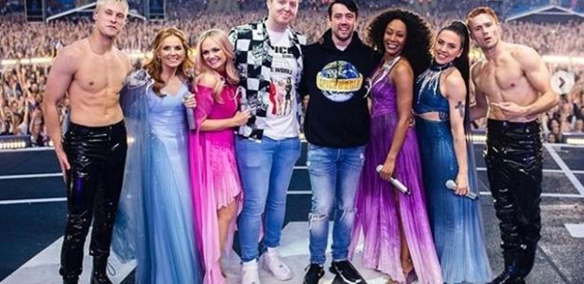Casal gay fica noivo durante show das Spice Girls, na Inglaterra