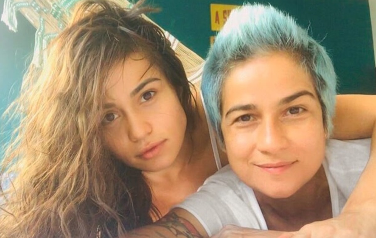 Nanda Costa compartilha momento íntimo com namorada no Instagram
