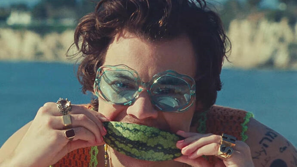 Harry Styles em Watermelon sugar (Reprodução)