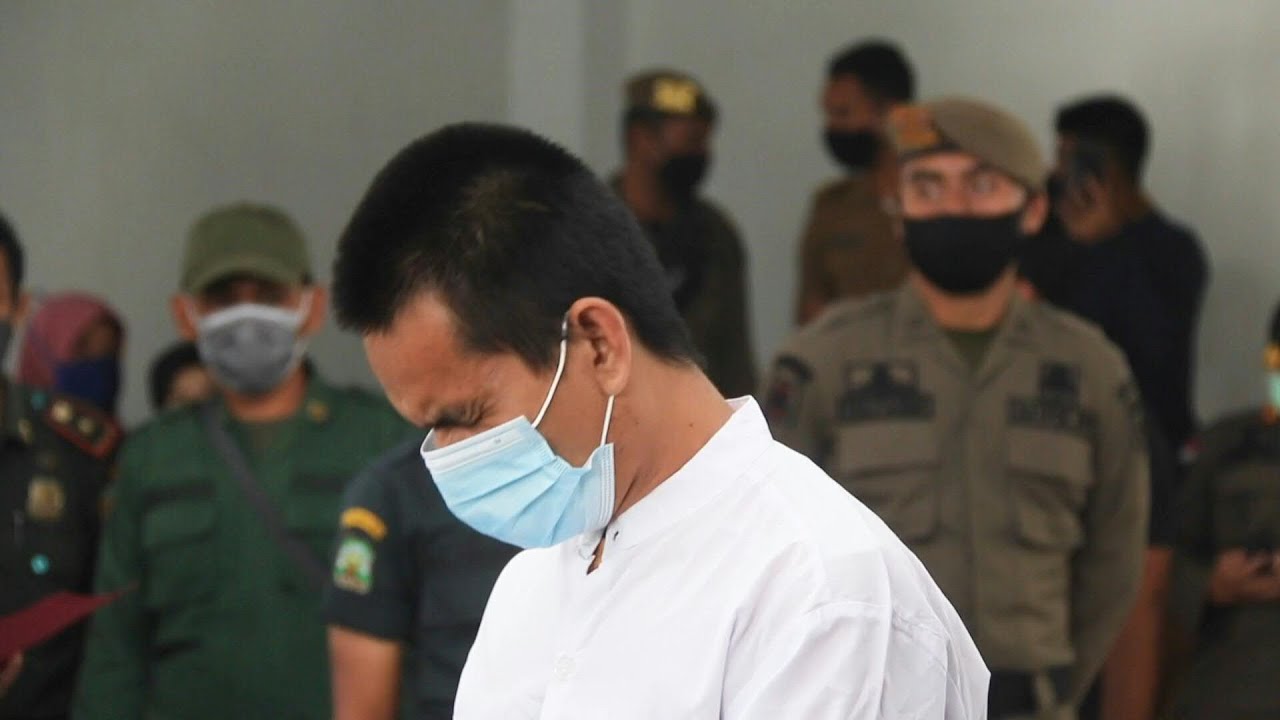 Indonésia condena dois homens a 80 chibatadas