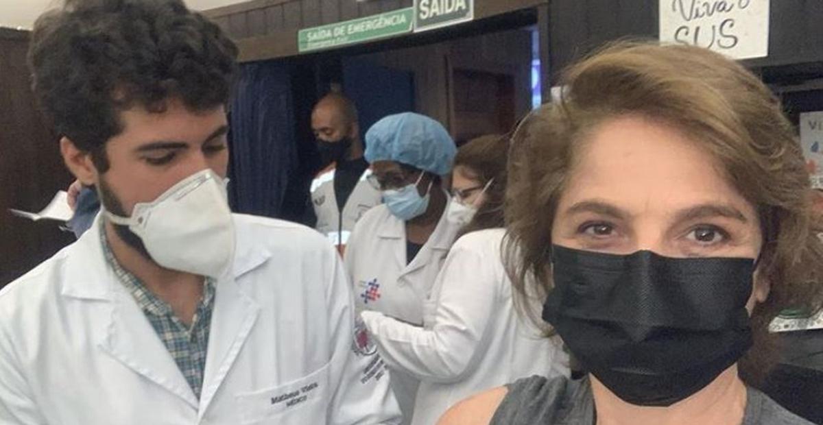 Drica Moraes recebeu a segunda dose da vacina