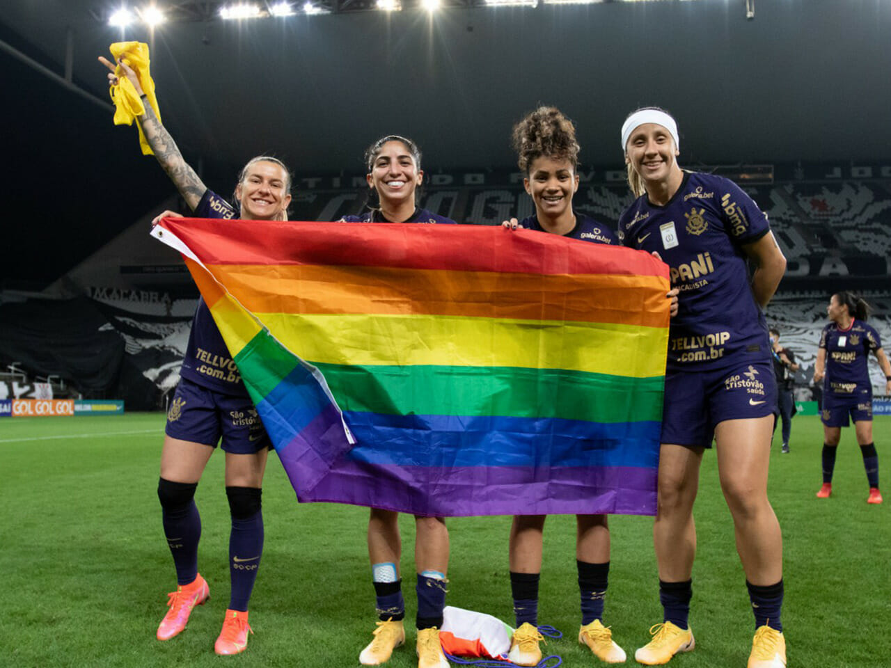 Jogadoras do time feminino do Corinthians fazem homenagem a comunidade LGBTQIA+