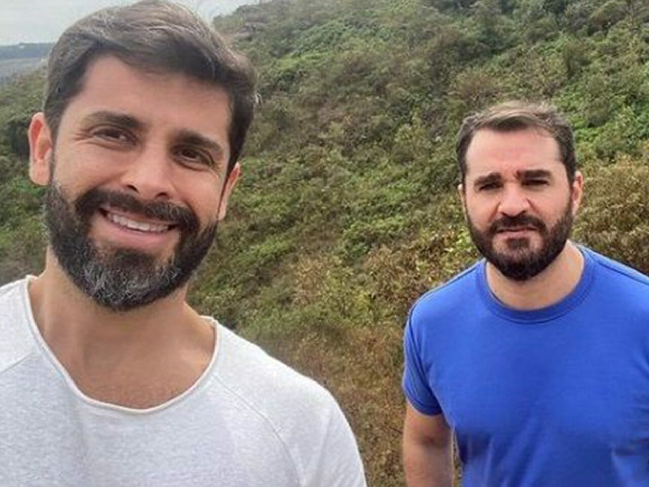 Marcelo Cosme posta foto ao lado do noivo
