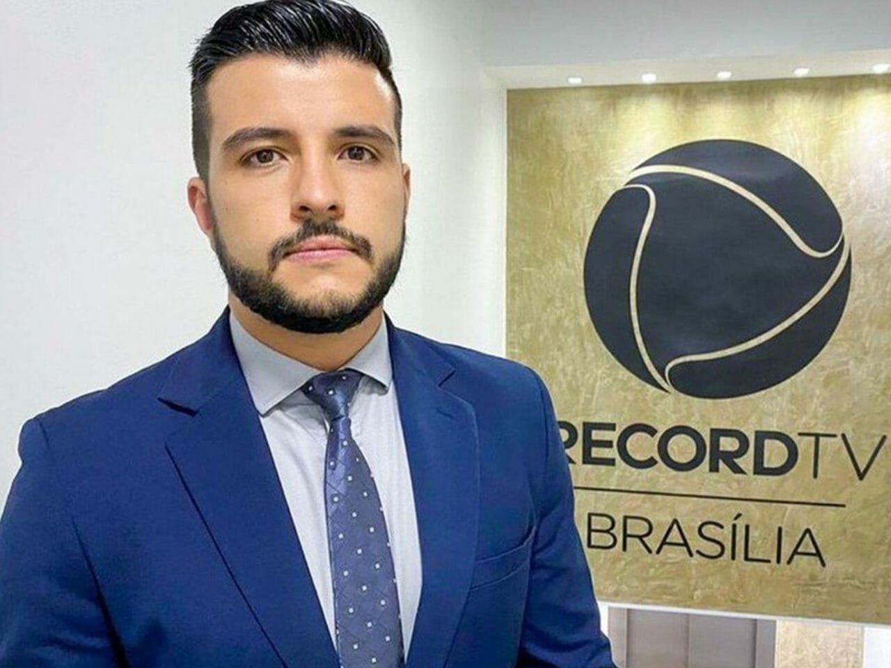 Matheus Ribeiro se despede da emissora Record