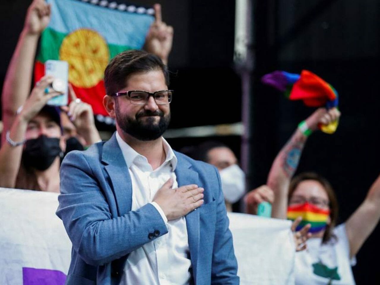 População LGBTQIA+ se diz aliviada com vitória de Boric