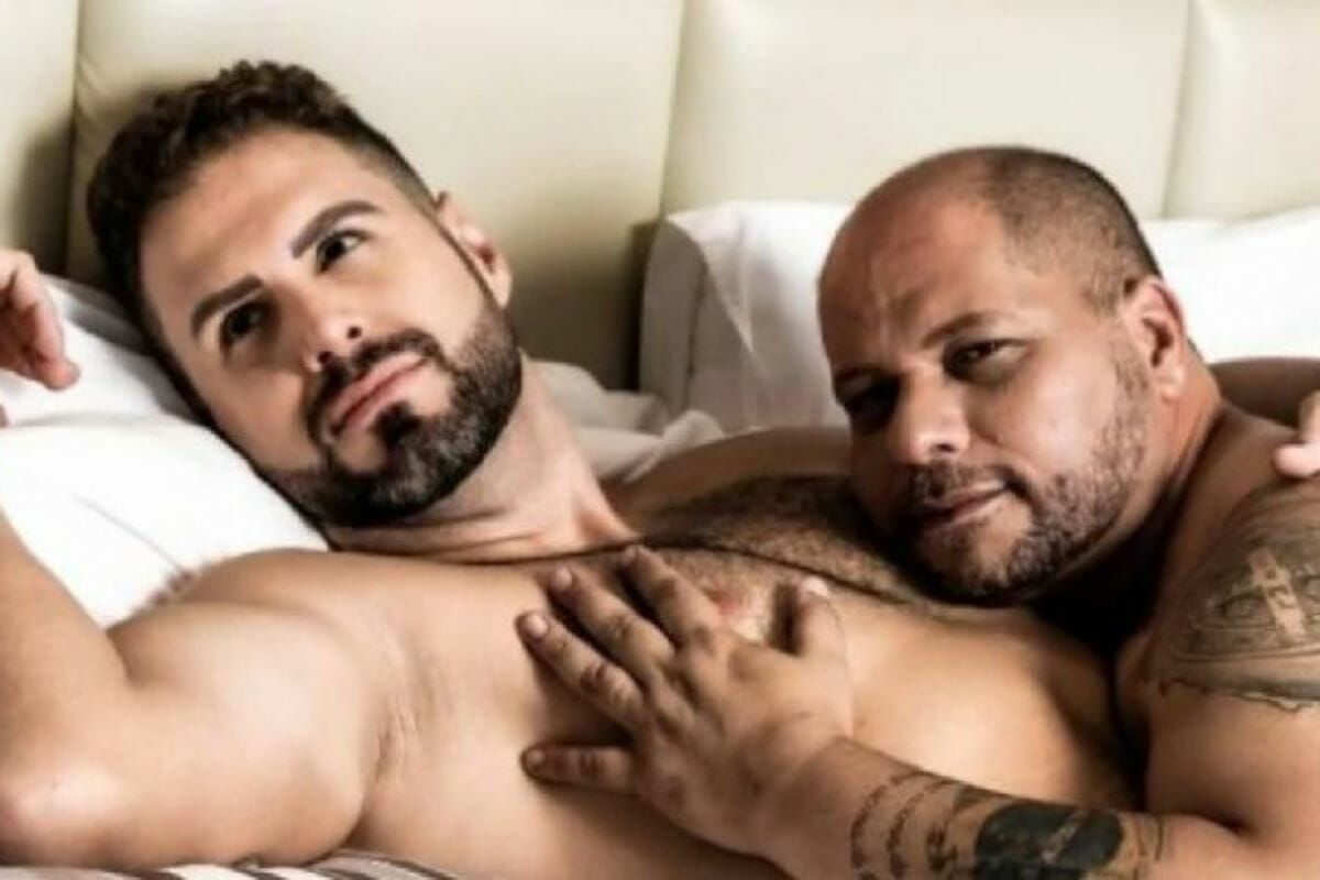 Bernardo Langlott, que se assumiu gay recentemente, e seu companheiro Betoh Cascardo