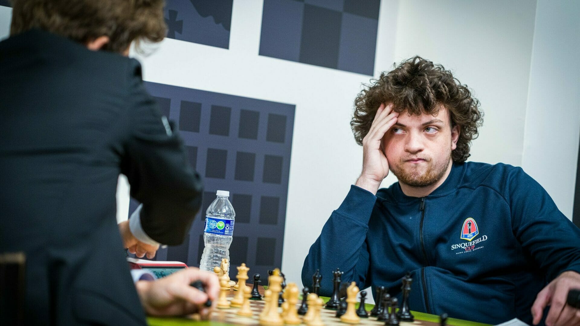 Jogador de xadrez é acusado de trapacear usando plug anal para receber  instruções através das vibrações